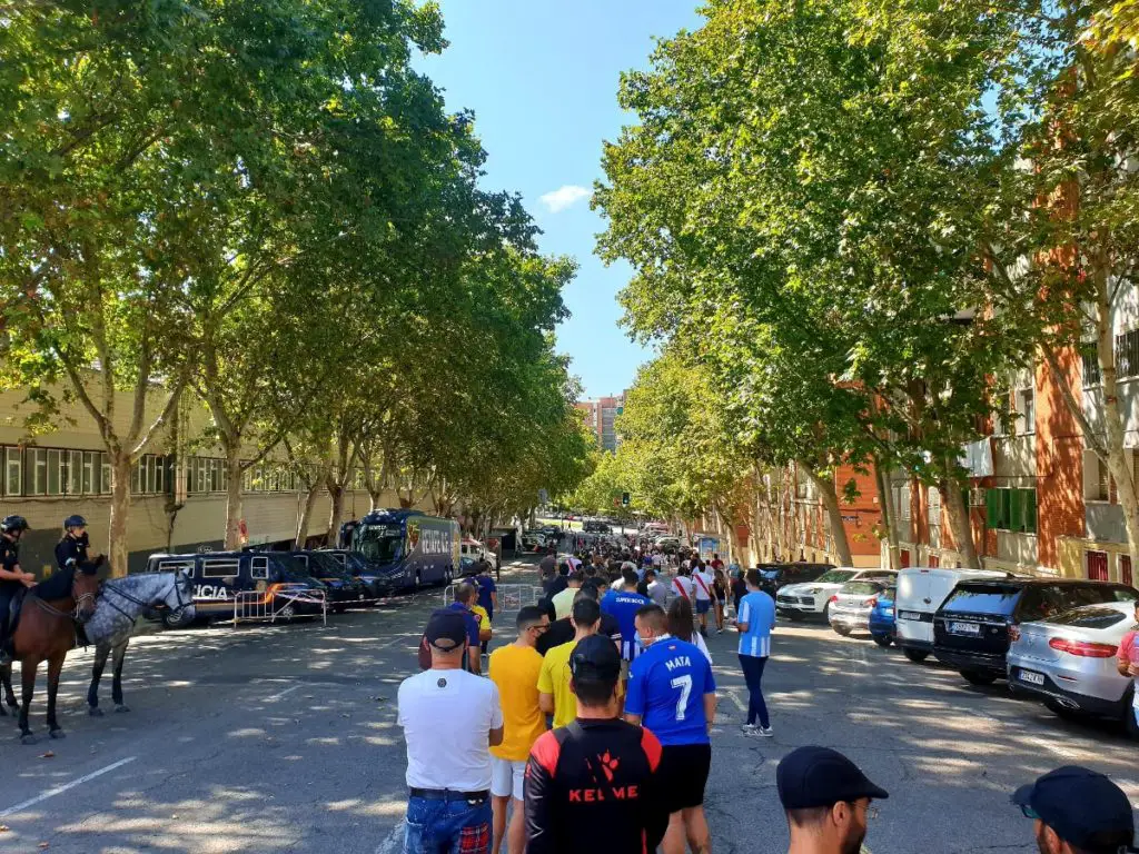 Rayo fans queue