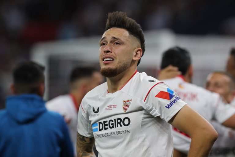 Lucas Ocampos, Sevilla